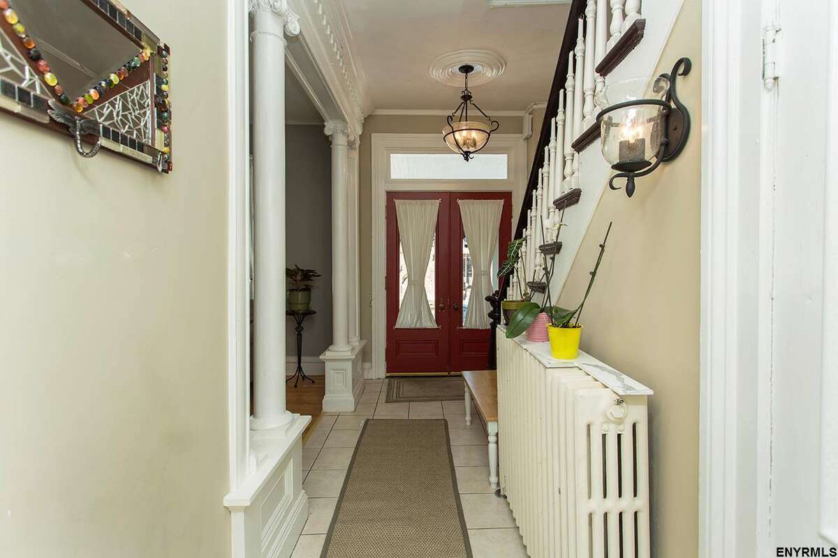 Photos 4 homes for sale in Ballston Spa