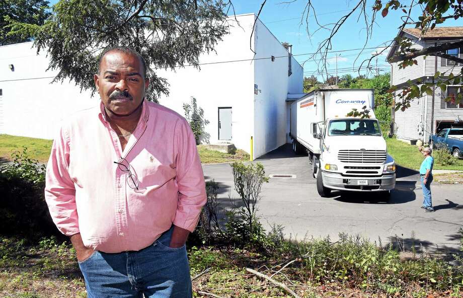 White S Plumbing West Haven Neighbors Seek Street Access Solution A Truck Pulls Into White X2019 S Plumbing Supplies Warehouse Across From Louis Horner