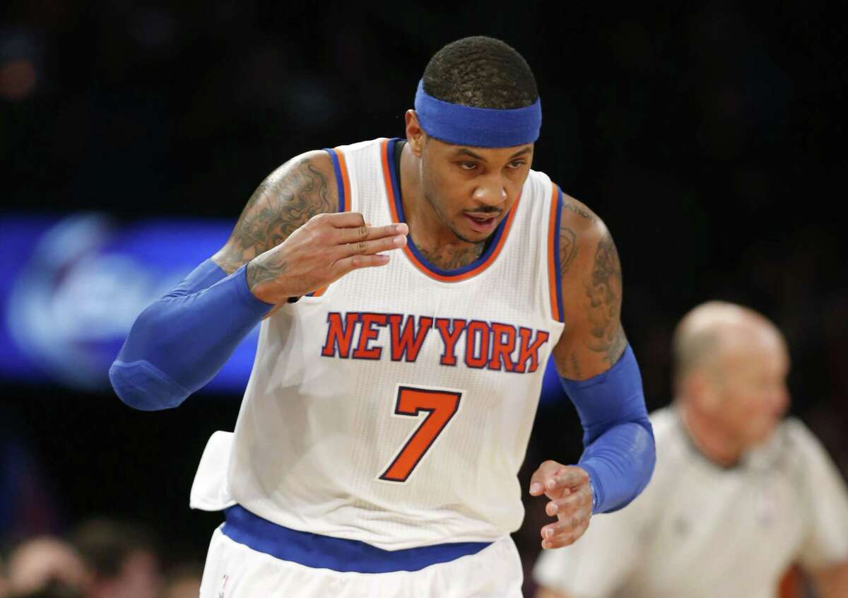 Knicks forward Carmelo Anthony (7) salutes the crowd after hitting a 3-pointer on Sunday.