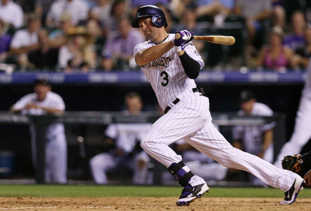 Michael Cuddyer became the first top free agent to switch teams since the season ended, leaving Colorado and joining the New York Mets on Monday for a $21-million, two-year contract.