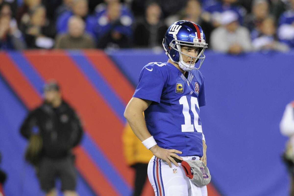 Giants quarterback Eli Manning (10) reacts to a delay of game penalty during the first half Monday night.