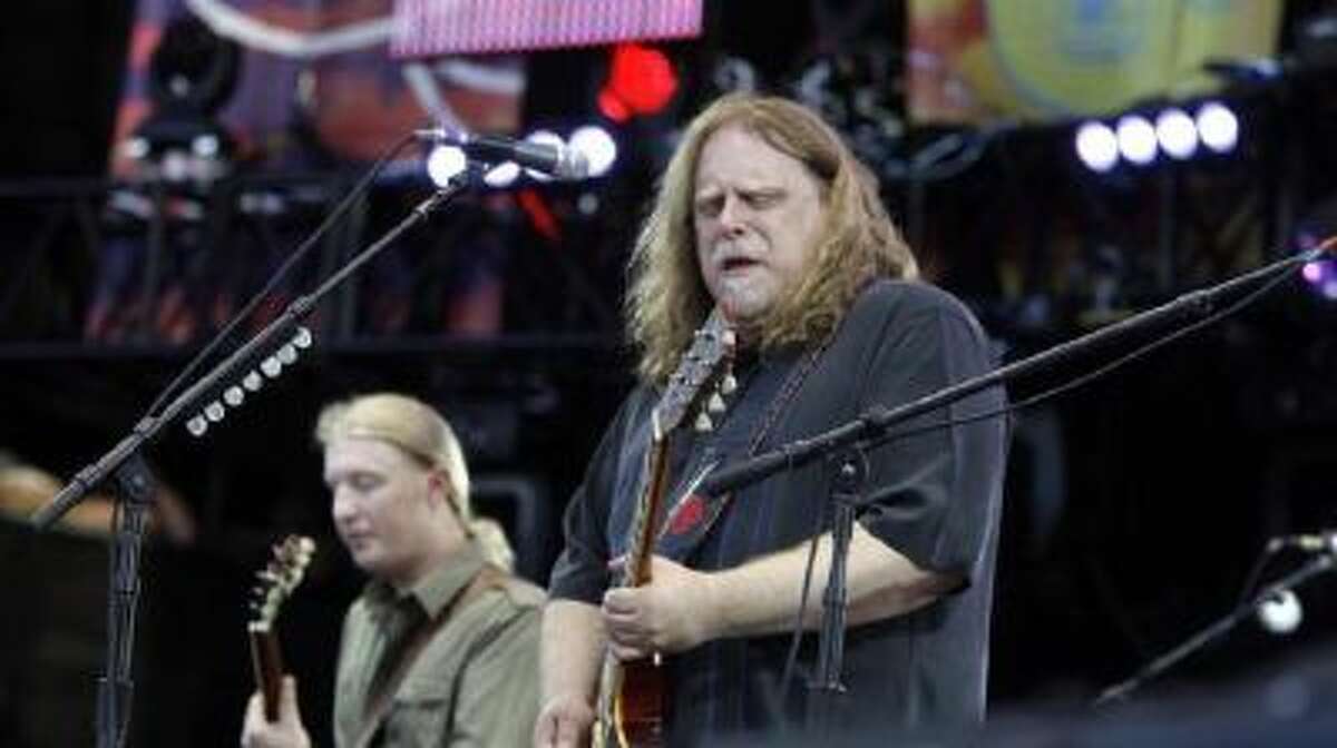 n this June 26, 2010 file photo, Warren Haynes, right, performs with Derek Trucks during the Crossroads Guitar Festival in Chicago. Haynes and Trucks are leaving the Allman Brothers Band at the end of the year.