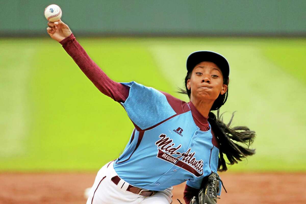 Pennsylvania’s Mo’ne Davis delivers in the first inning against Tennessee during a Little League World Series game in United States pool play Friday in South Williamsport, Pa.