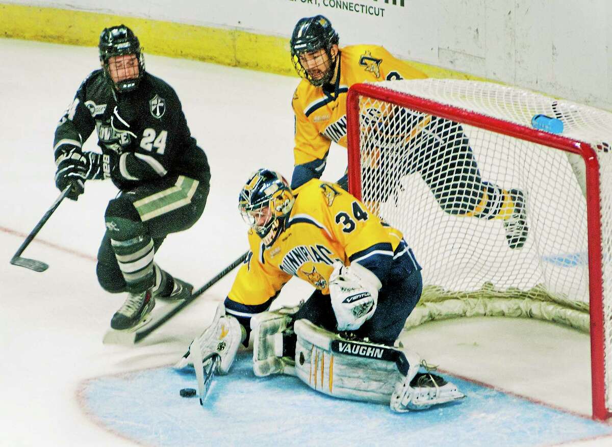 Quinnipiac goalie Michael Garteig and the Bobcats’ defense will have to hold down the fort while the team’s young forwards get up to speed.