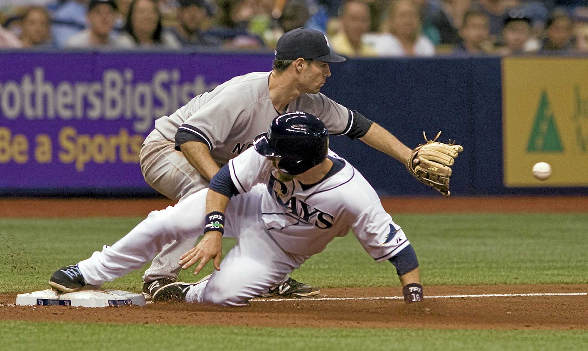 Rays rally by Yankees on James Loney's four RBI