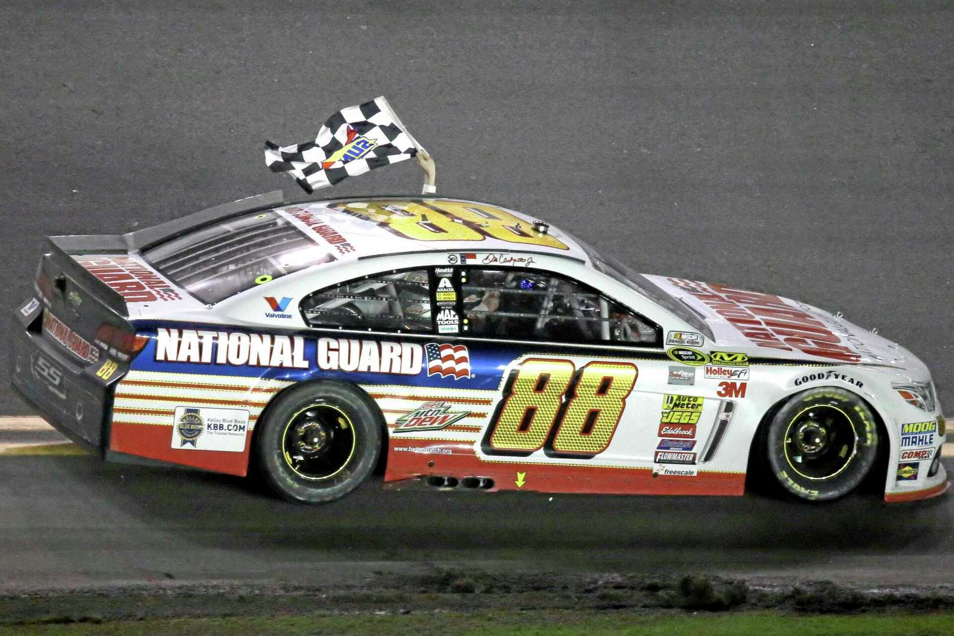 Dale Earnhardt Jr. wins Daytona 500 for second time