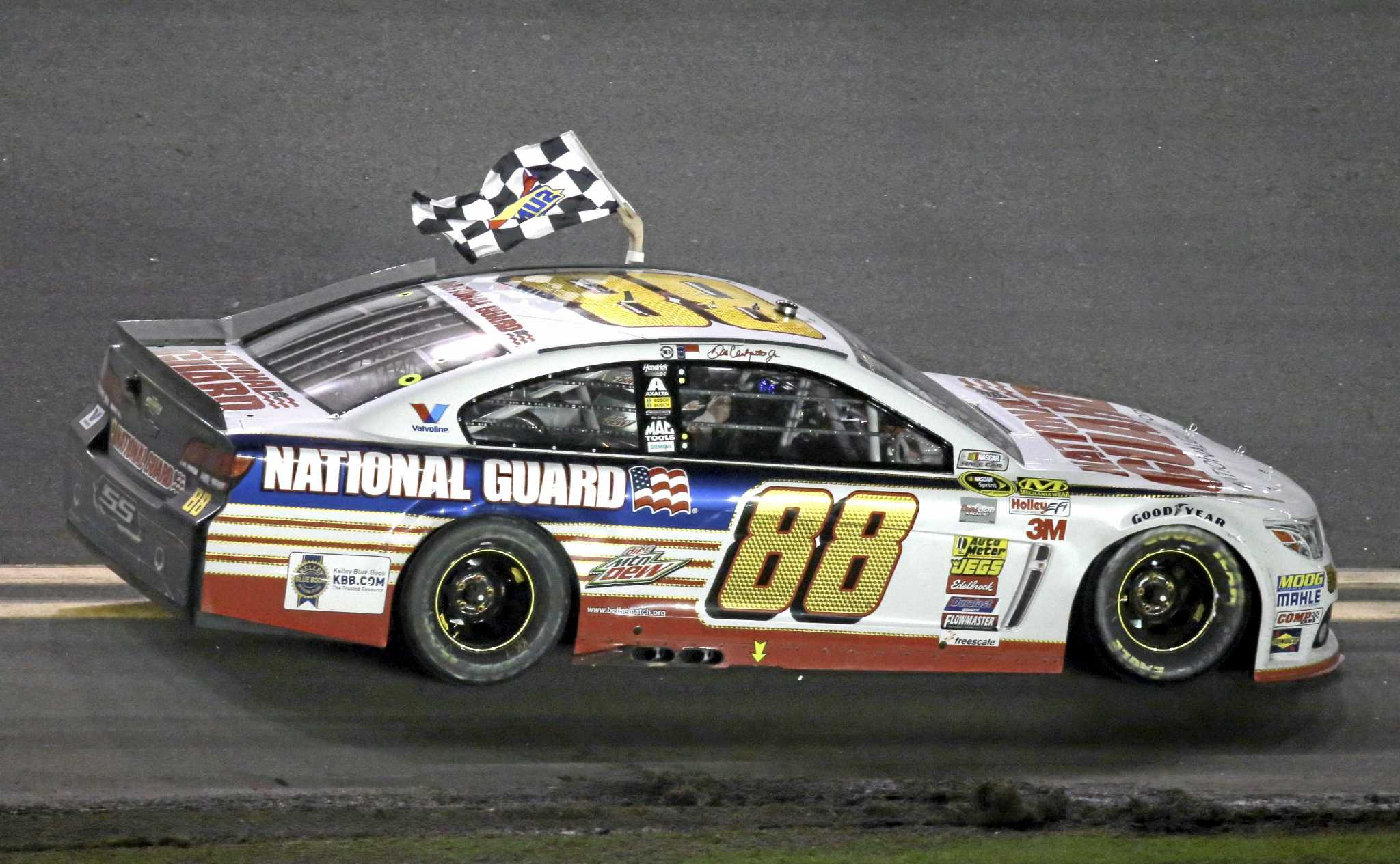 Dale Earnhardt Jr. wins Daytona 500 for second time