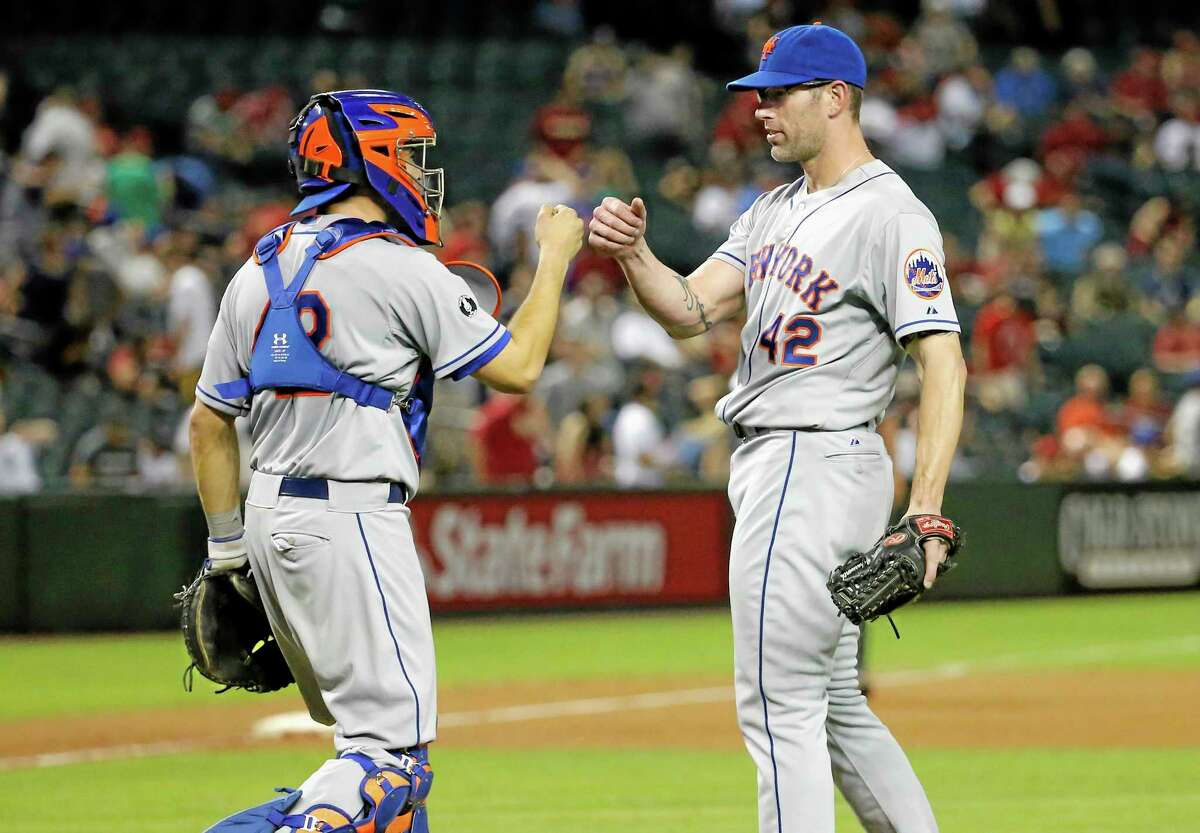 The Mets’ Kyle Farnsworth, right, knuckles catcher Travis d’Arnaud after a 9-0 win over the Arizona Diamondbacks on Tuesday.