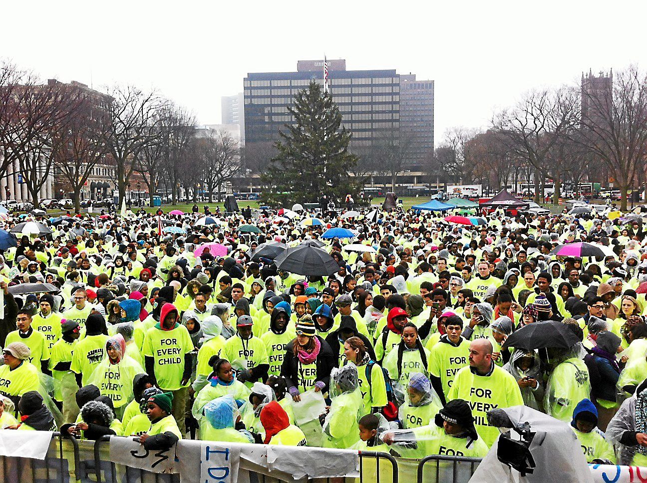 Thousands on New Haven Green rally for ‘bold, swift’ action on schools