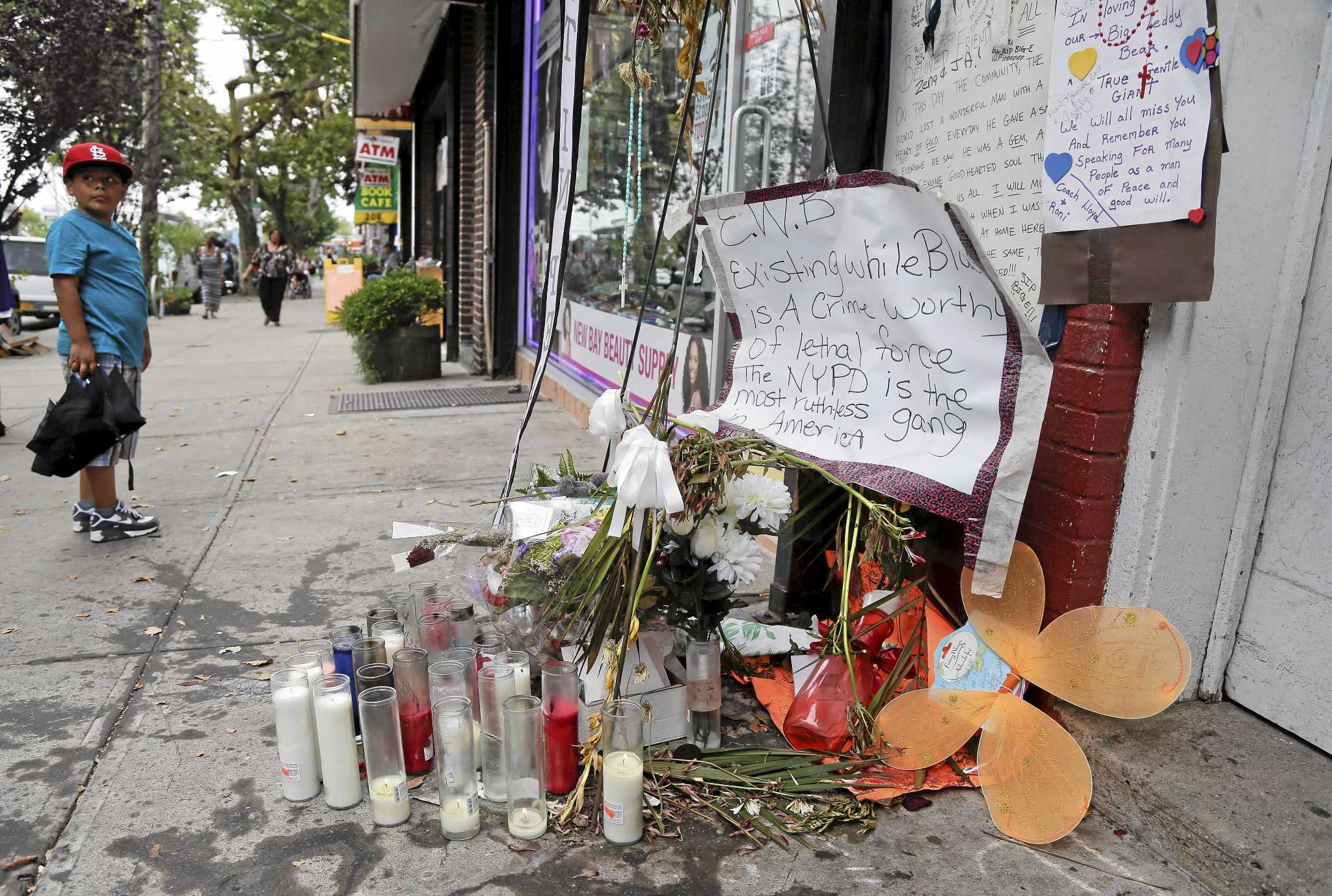 New York autopsy findings cited to back charges in chokehold death