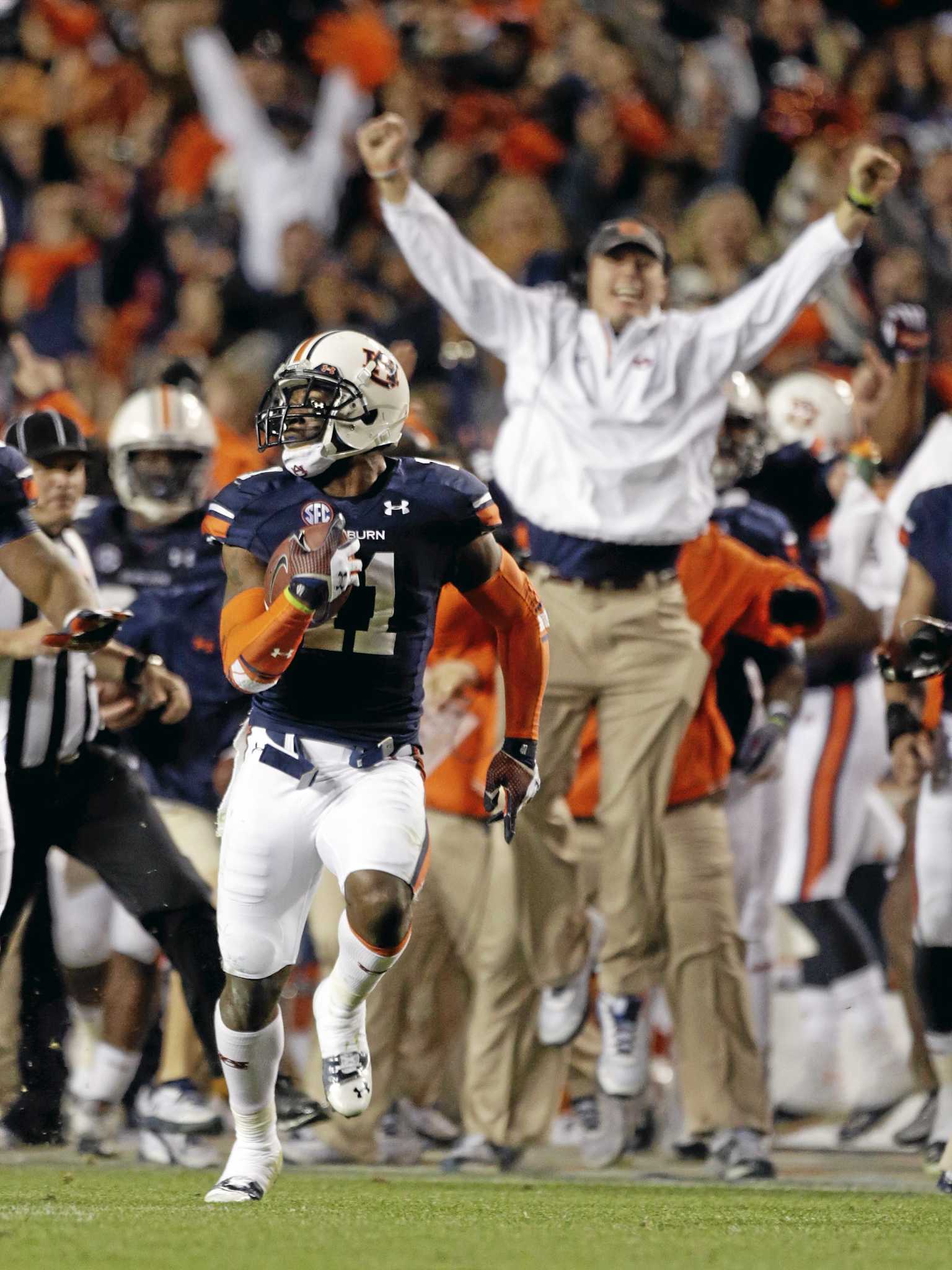 Auburn's wild field goal return now available in Tecmo Bowl