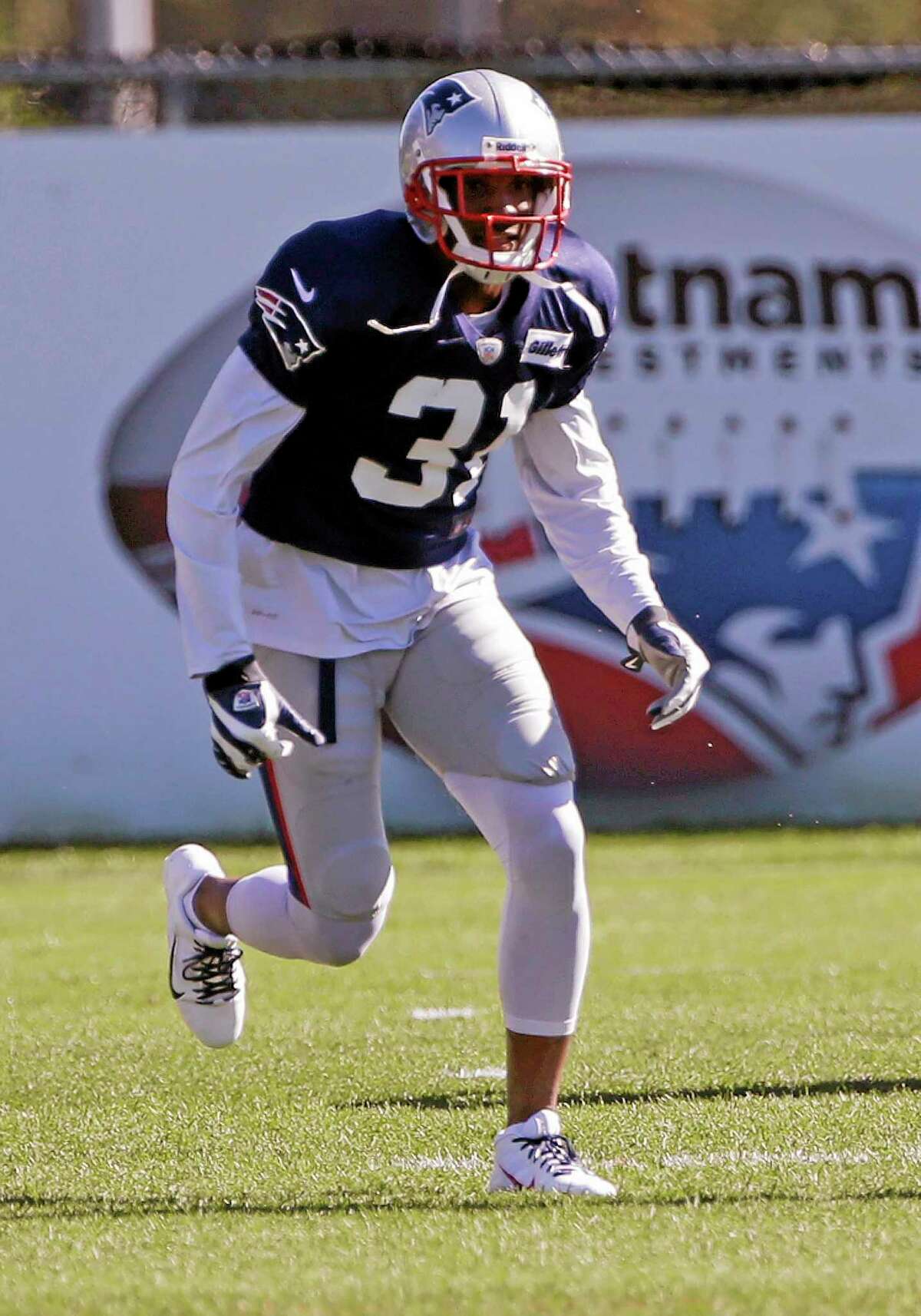 Aqib Talib makes his Patriots debut in practice