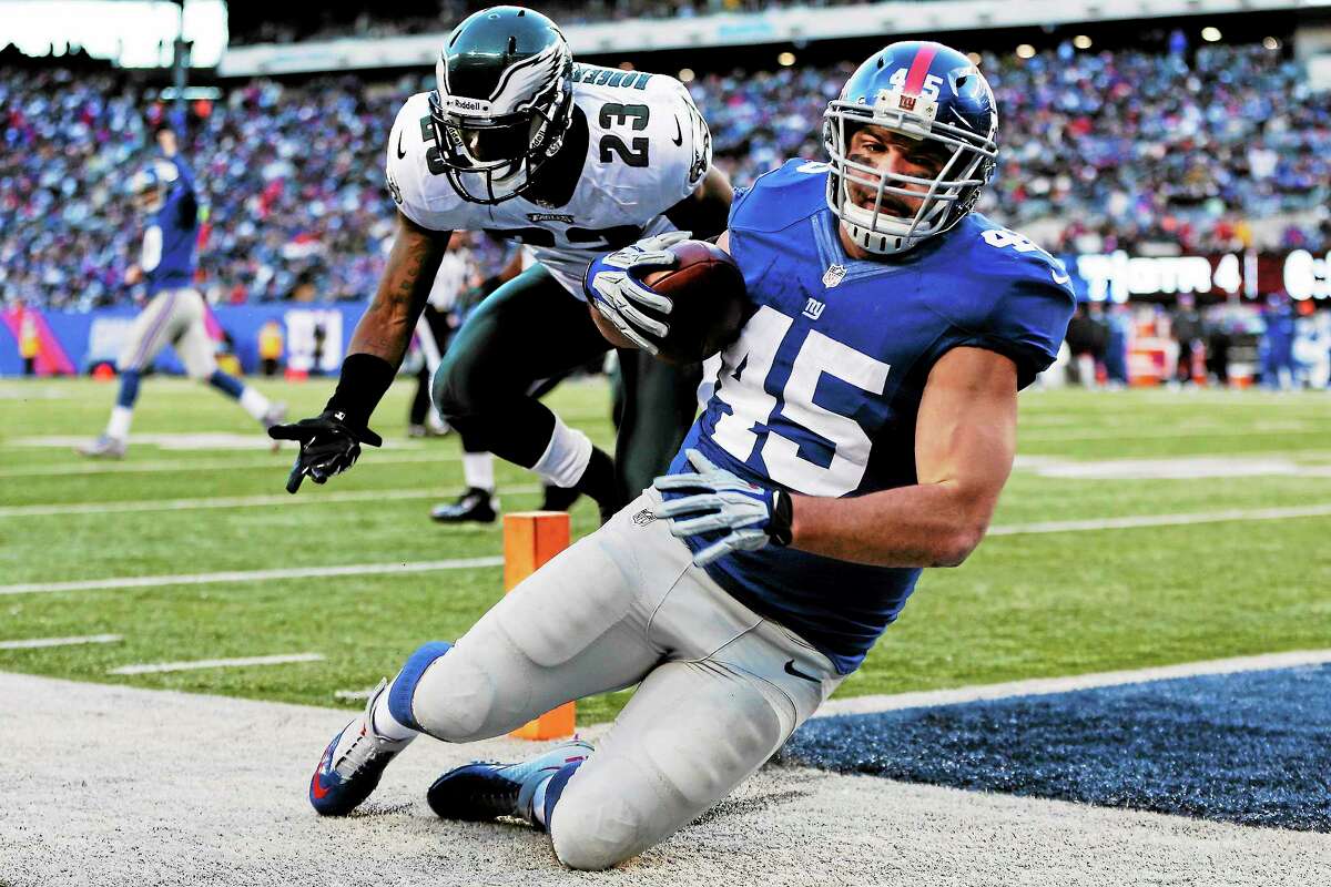 Giants fullback Henry Hynoski catches a pass for a touchdown in a game against the Philadelphia Eagles last season. New York placed Hynoski on the injured reserve list and signed fullback John Conner.