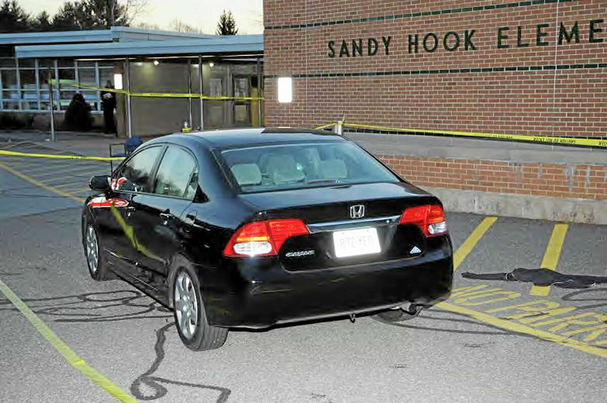 Sandy Hook report Police waited 5 minutes to enter school