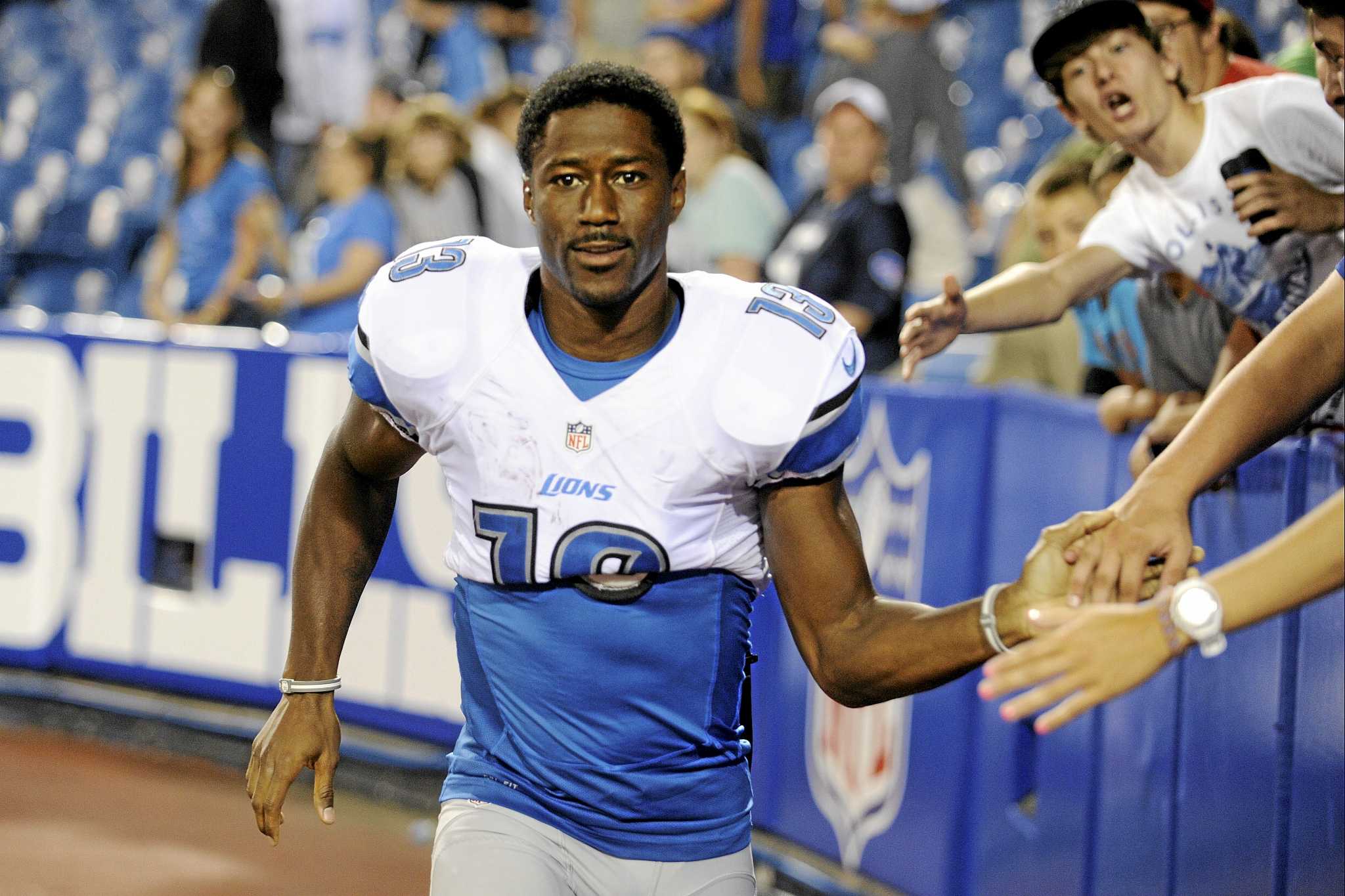 Lions WR Nate Burleson breaks arm in one-car crash