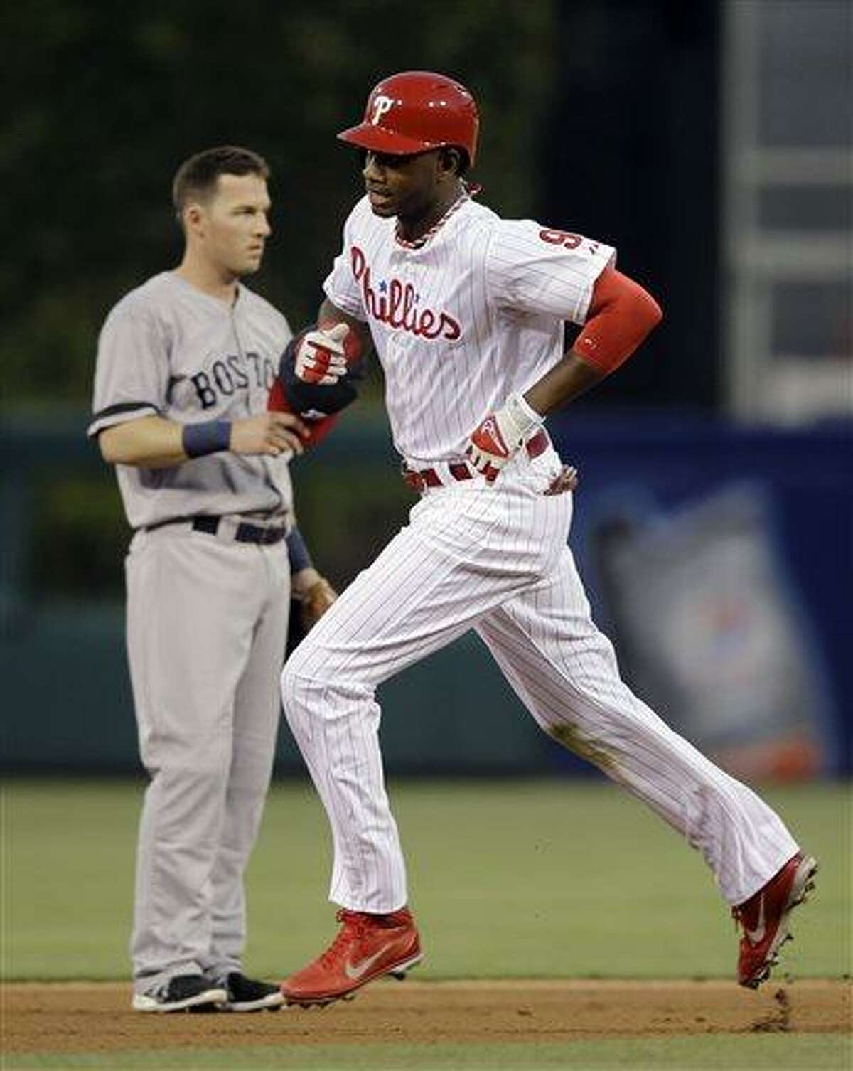 Domonic Brown's two homers power Phillies over Red Sox