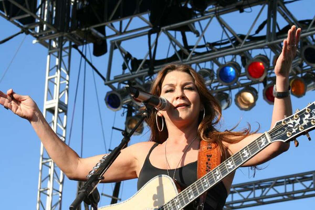 Country singer Gretchen Wilson was arrested at Conn. airport