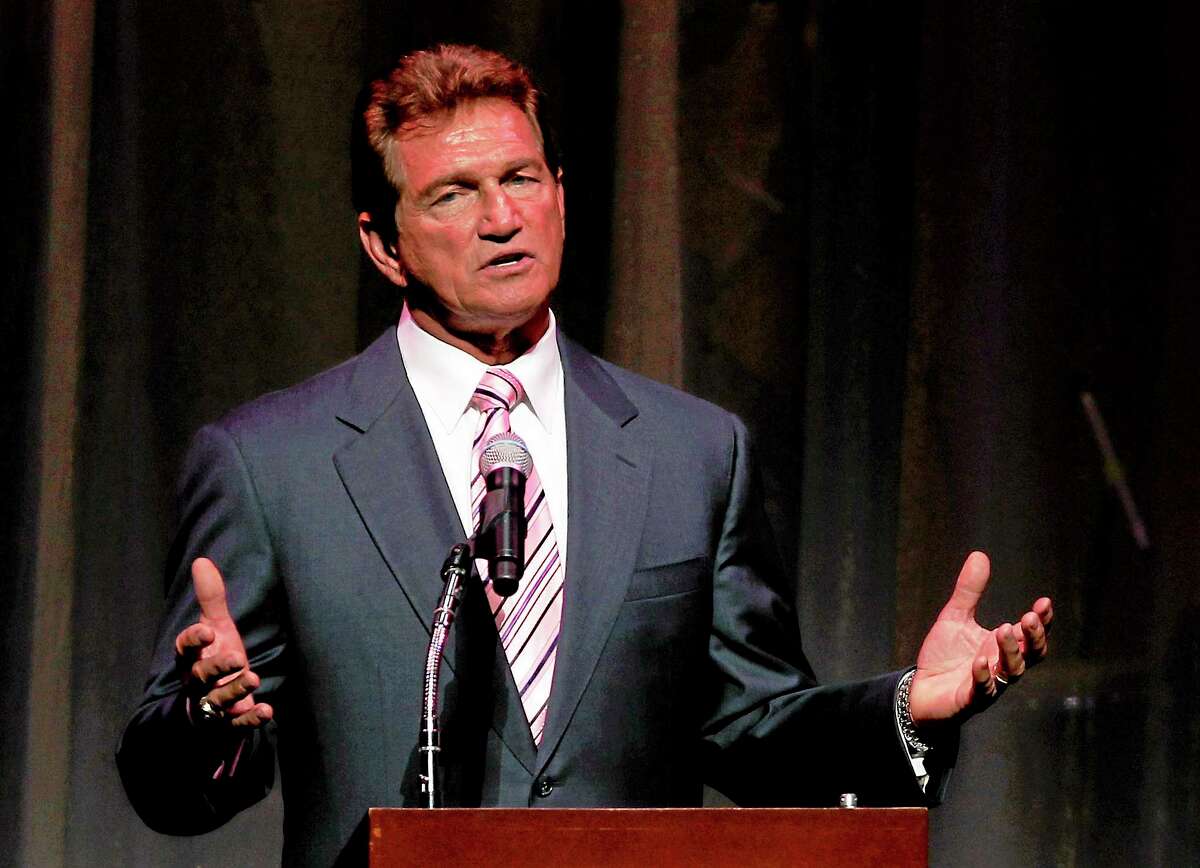 Joe Theismann named Walter Camp's 'Distinguished American