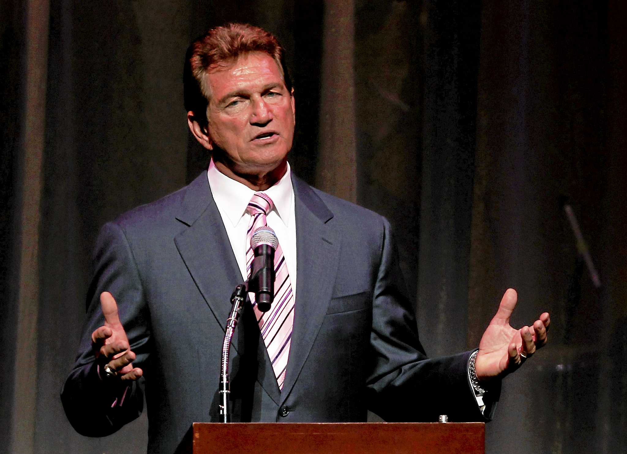 Joe Theismann named Walter Camp's 'Distinguished American'