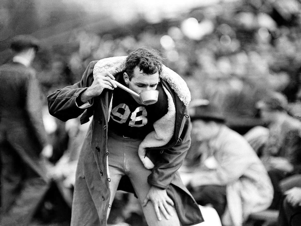 Devin Gardner wearing jersey number 98 to honor Tom Harmon