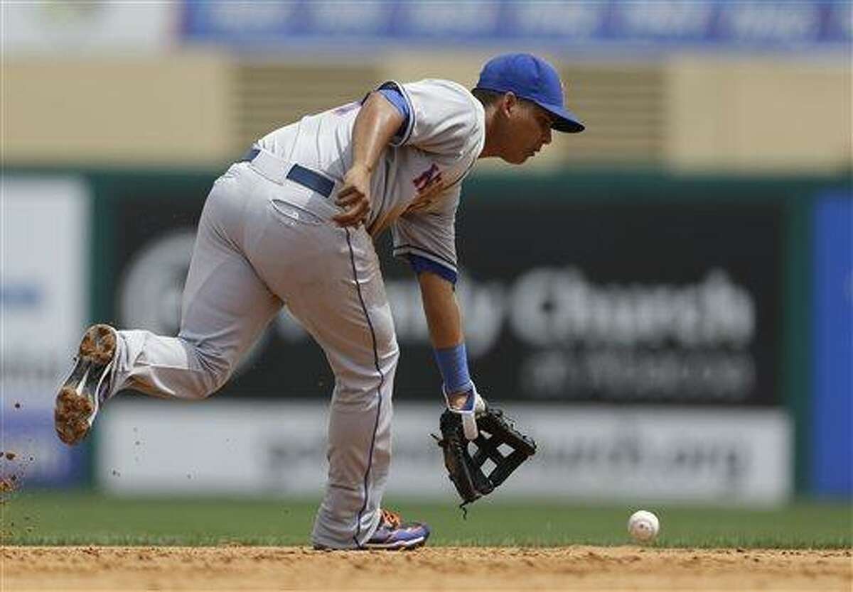 New York Mets shortstop Ruben Tejada handles a grounder during the fifth inning of an exhibition spring training baseball game against the St. Louis Cardinals Monday, March 18, 2013, in Jupiter, Fla. The Mets won 3-2. (AP Photo/Jeff Roberson)