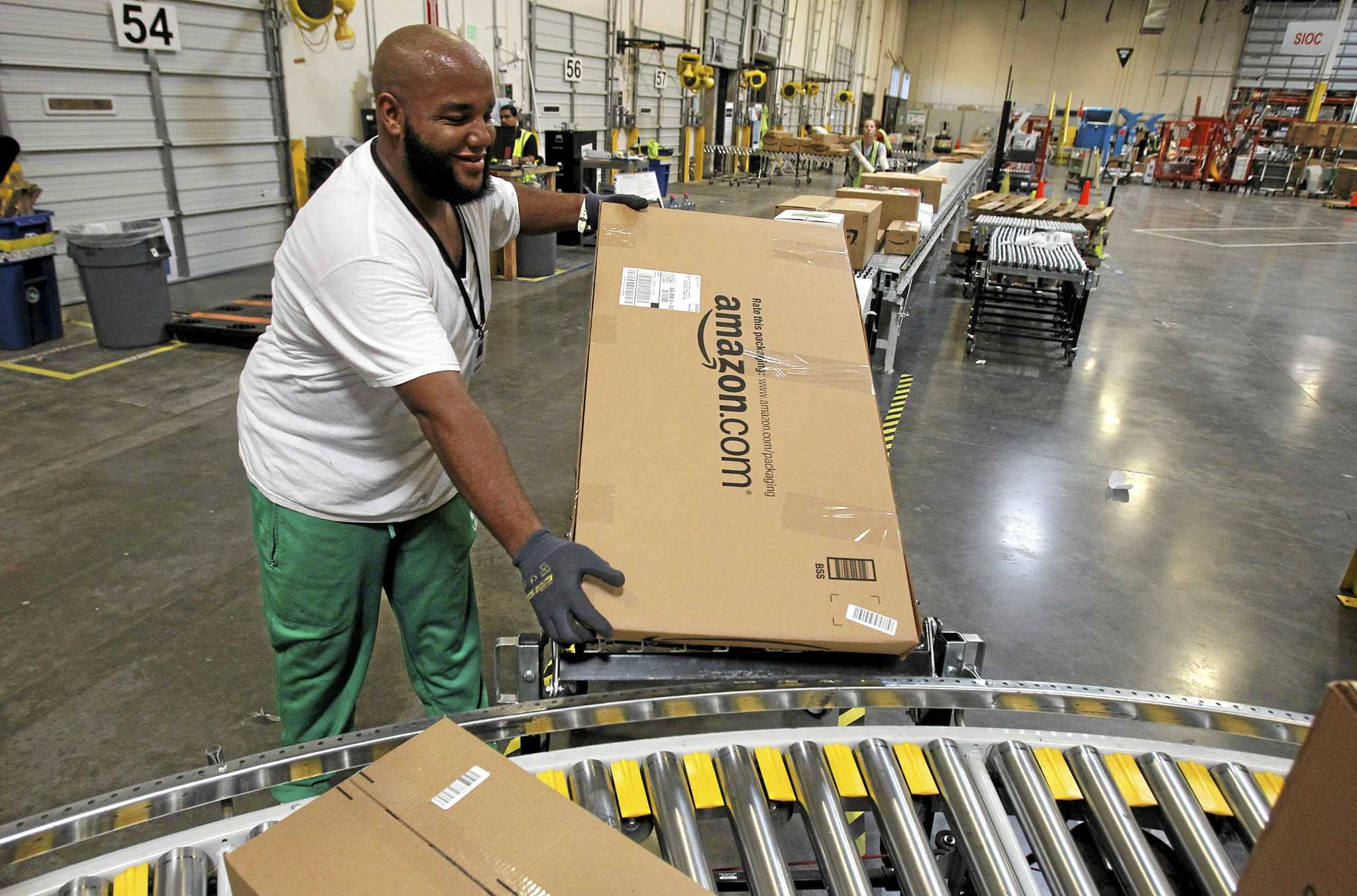 Amazon teams with USPS to offer Sunday delivery