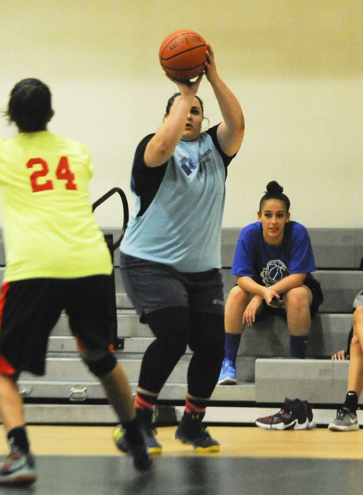 In a second-place battle in the women's division of the Adult Basketball League last week, the Animosity defeated the Old Stars 49-46 to move to 6-1 on the season.