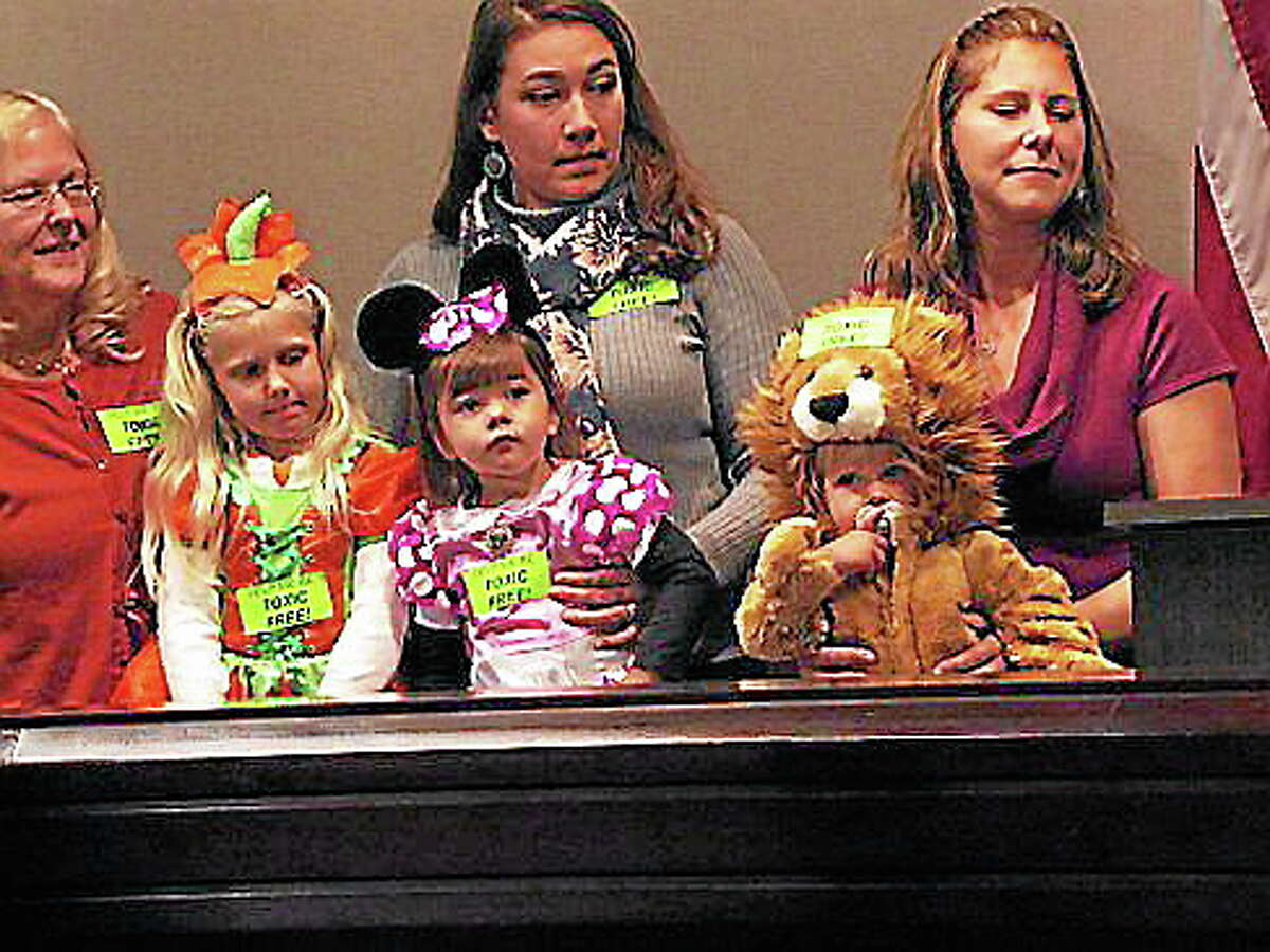 Trick-or-treaters and their moms. Hugh McQuaid/CT NewsJunkie