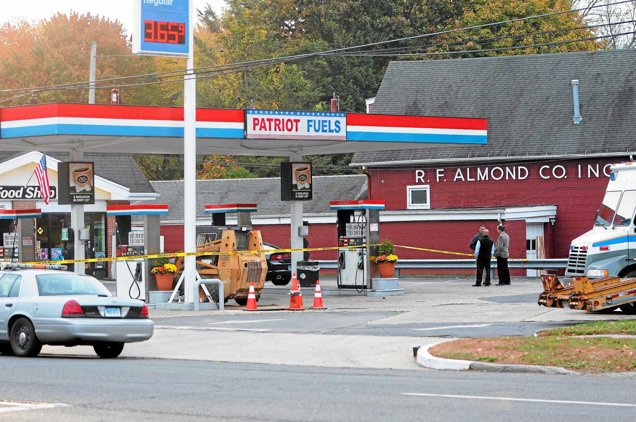 Connecticut trooper fatally shoots robbery suspect in Milford