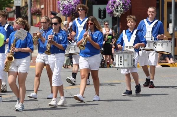 Residents mark July 4th at parade in Hamilton