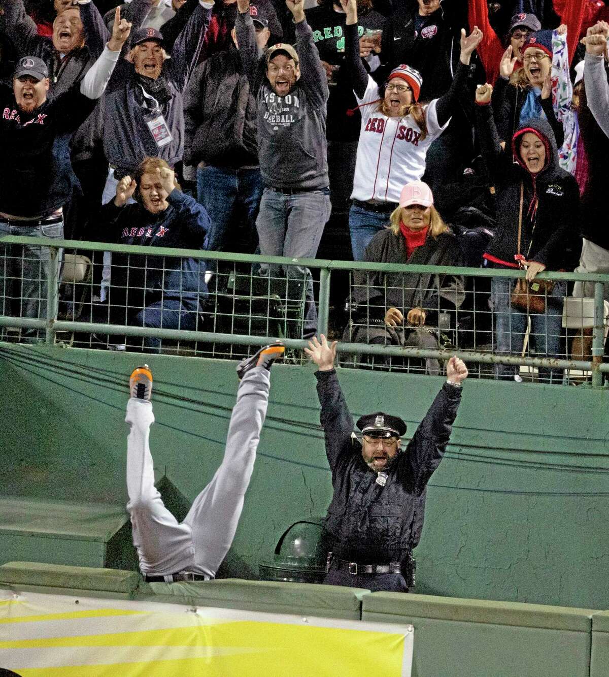 Fan tumbles over railing into Red Sox bullpen in Philadelphia
