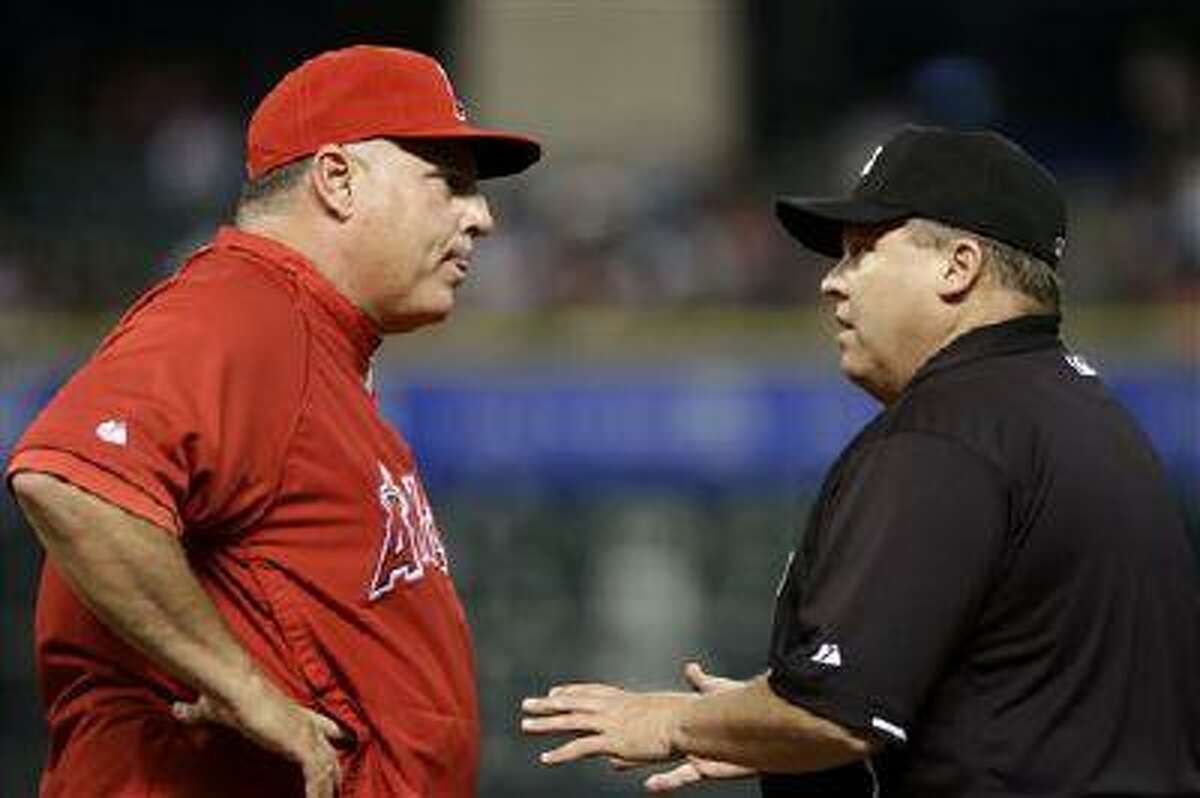Mike Scioscia steps down as Angels manager after 19 years