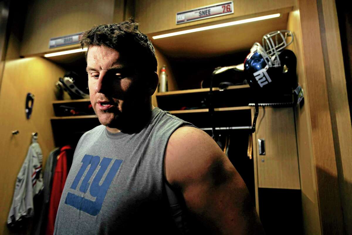 New York Giants guard Chris Snee has been placed on injured reserve, ending his season.
