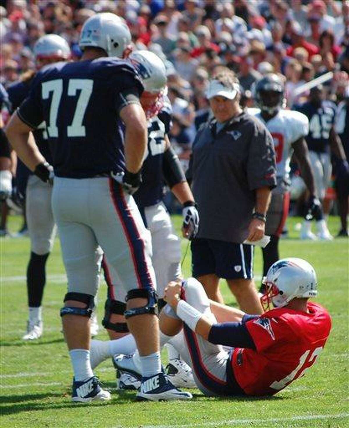 Former Patriots QB Tom Brady returns to Buccaneers practice after