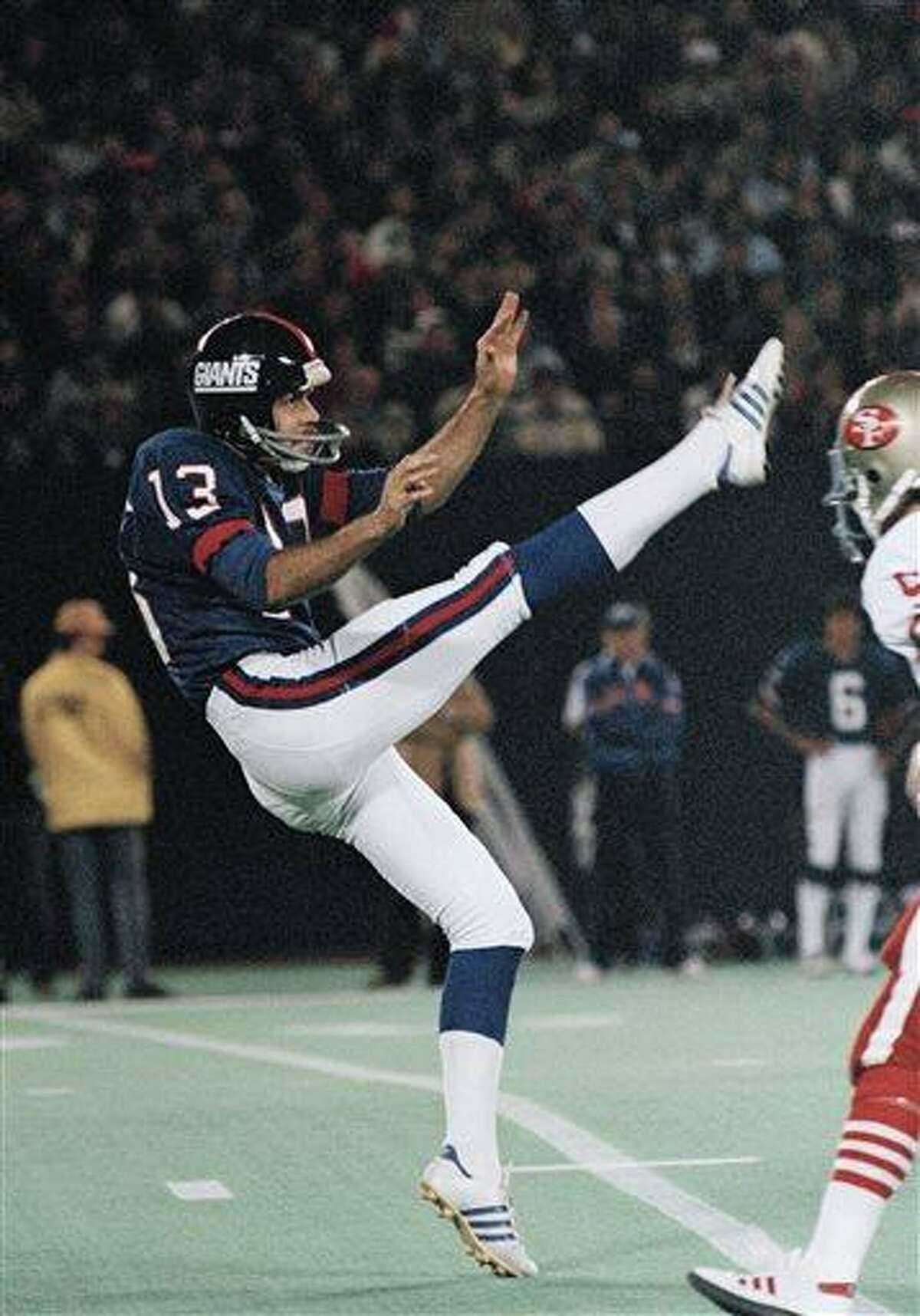 FILE - In this 1984 photo, New York Giants' Dave Jennings punts against the San Francisco 49ers during an NFL football game. Former New York Giants punter and radio analyst Dave Jennings has died. He was 61. The Giants announced that Jennings died at his home in Upper Saddle River, N.J., on Wednesday morning, June 19, 2013. (AP Photo/File)