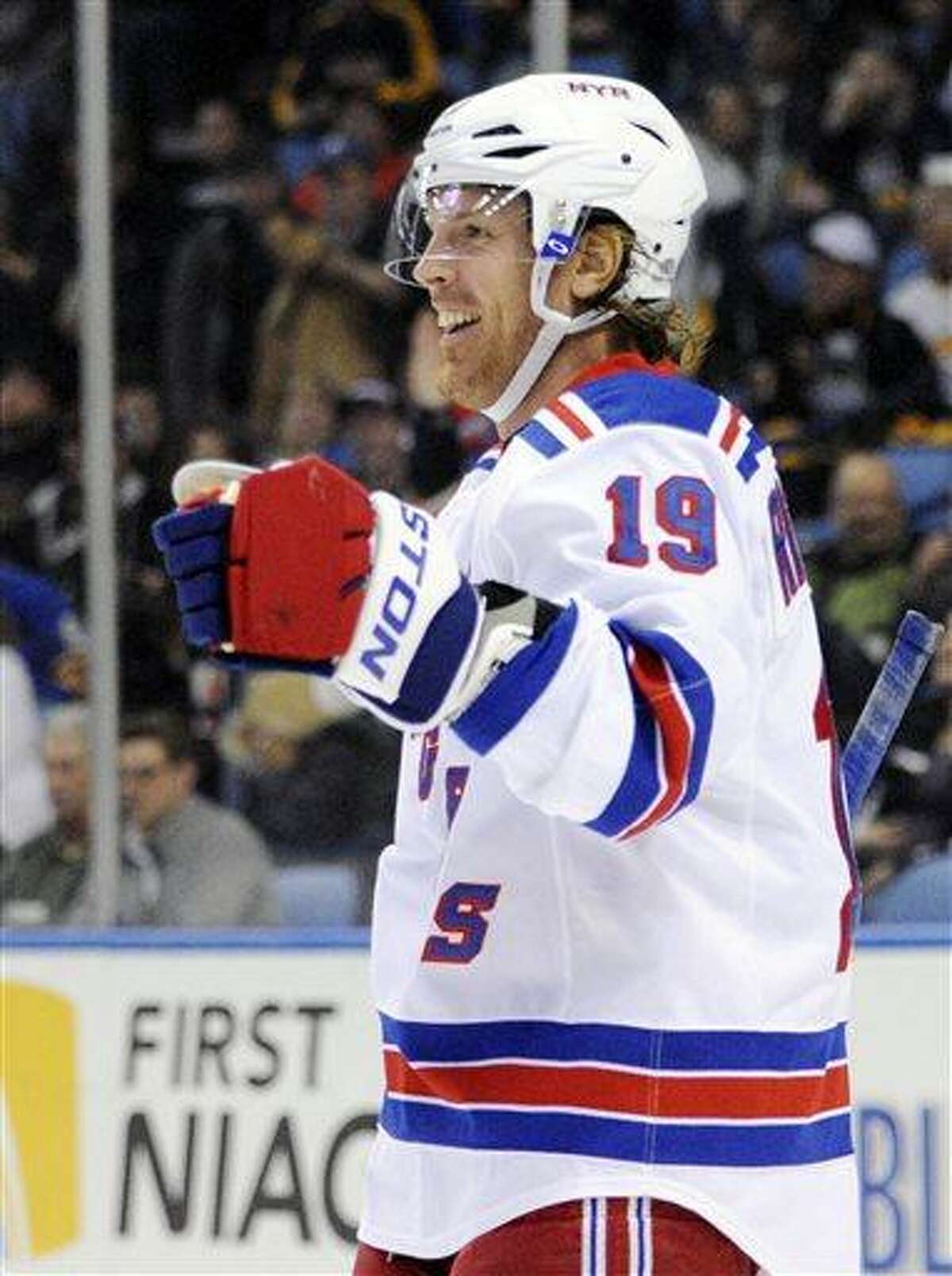 Nash has goal, assist in Rangers' win over Sabres