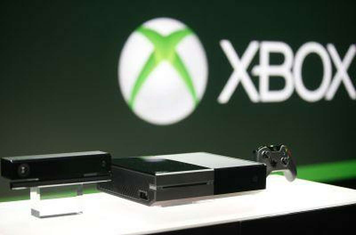 Xbox One (C) with the Kinect motions sensor (L) and the controller is pictured during a press event unveiling Microsoft's new Xbox in Redmond, Washington May 21, 2013. (REUTERS/Nick Adams)