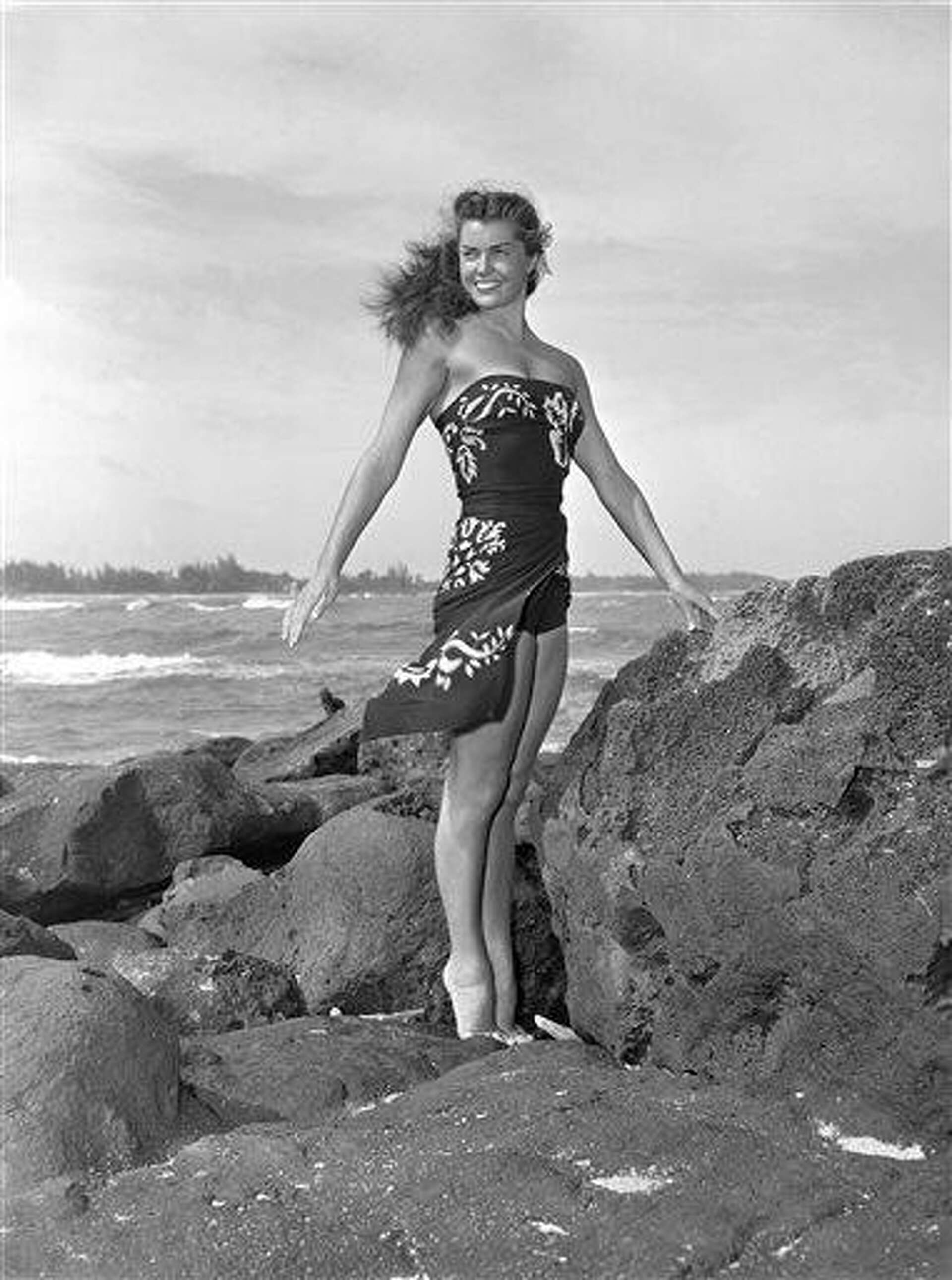 1950s swimming star Esther Williams dies at 91 (video)