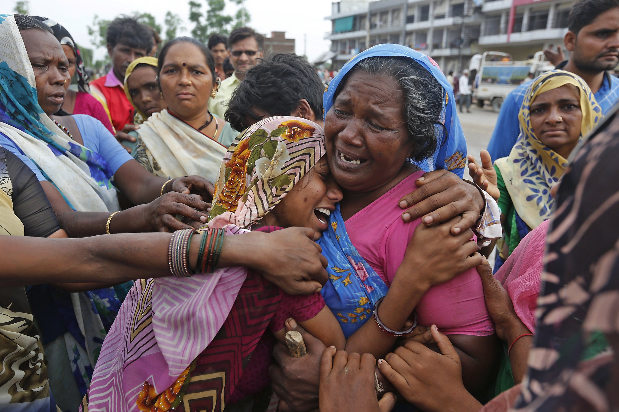 48 dead as heavy monsoon rains lash western India