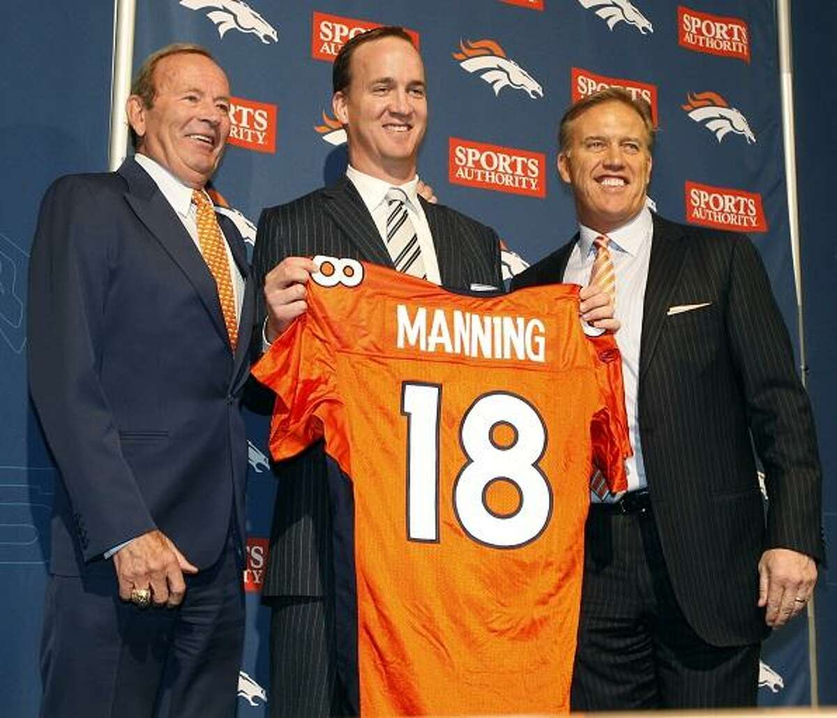 Peyton Manning officially introduced as new Broncos quarterback