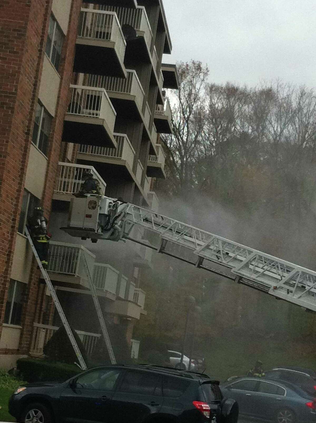 Hamden cops 'heroically' rescue residents from apartment fire