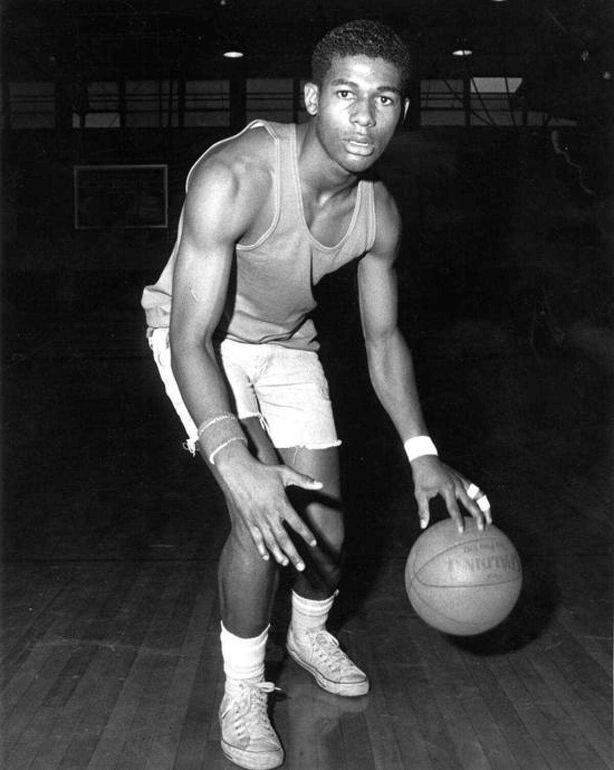 NEW HAVEN 200 Wilbur Cross' Earl Kelley led nation in scoring in 1982