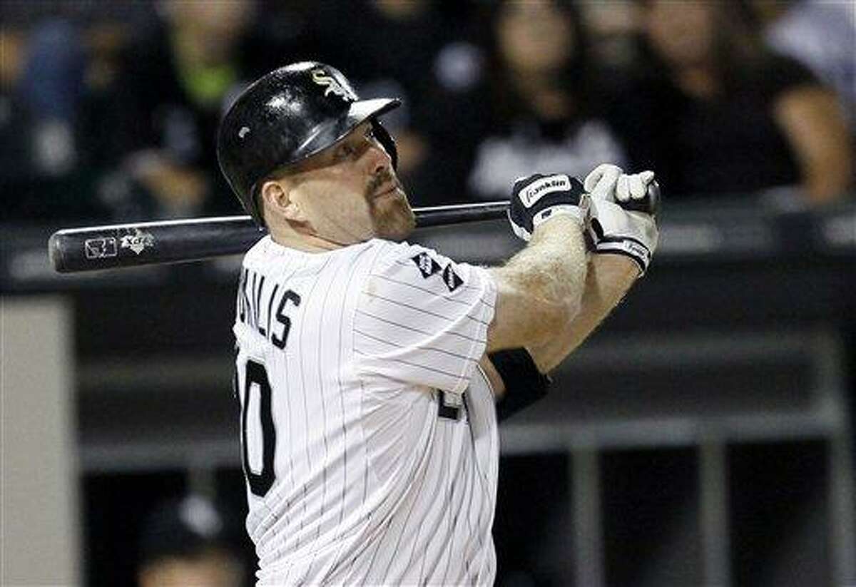 Chicago White Sox acquire Kevin Youkilis from Boston Red Sox