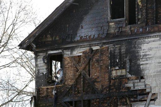 5 Killed, 4 Injured In New Jersey House Fire (video)