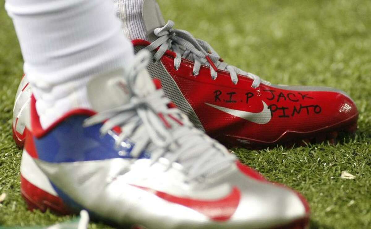 The shoe of New York Giants wide receiver Victor Cruz bears the words "R.I.P. Jack Pinto" in memory of one of the children killed in the Sandy Hook Elementary School shootings in Newtown, Connecticut, during first half NFL play against the Atlanta Falcons, in Atlanta, Georgia, December 16, 2012. REUTERS/Tami Chappell