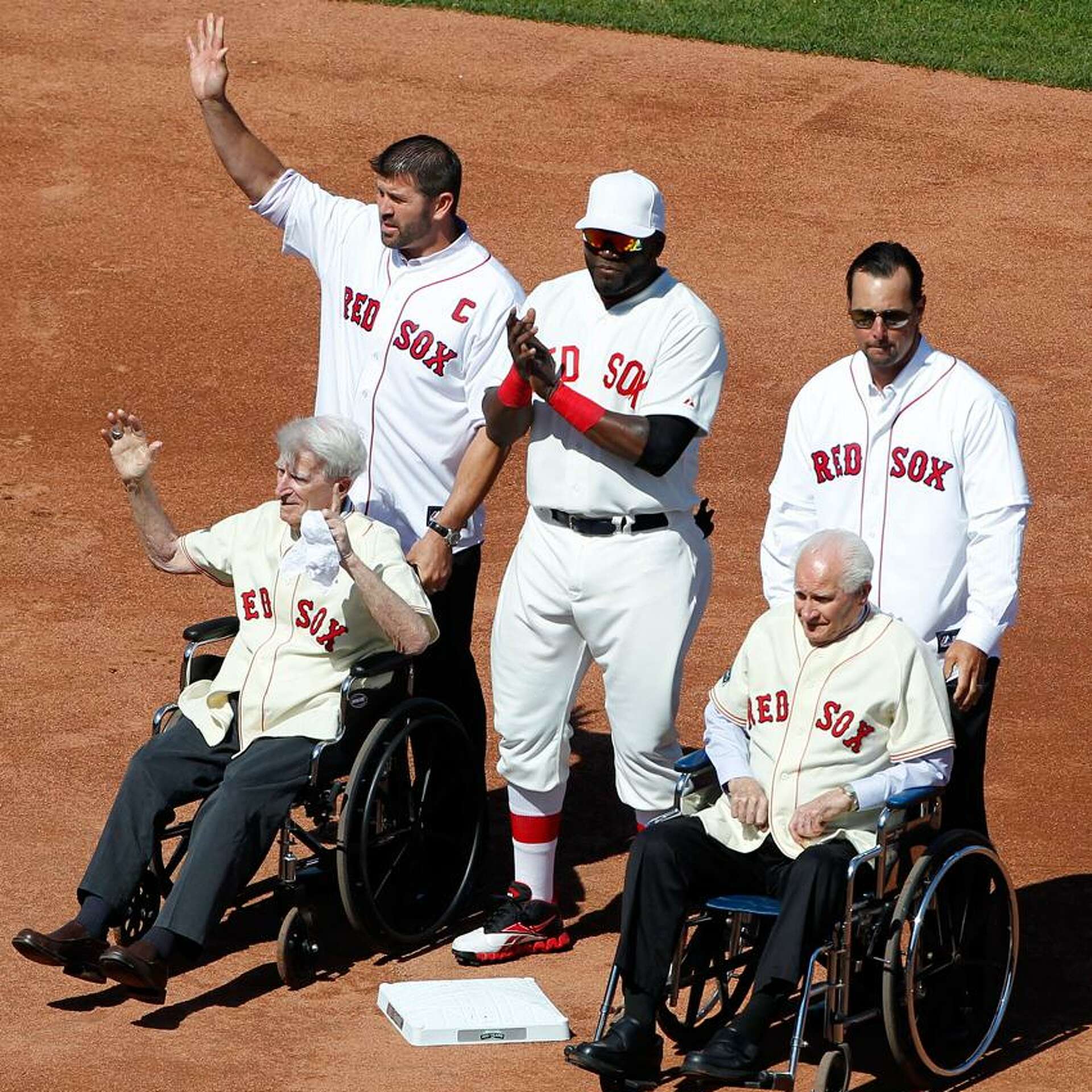 RED SOX: Old-timers fete Fenway Park on 100th birthday (photos)