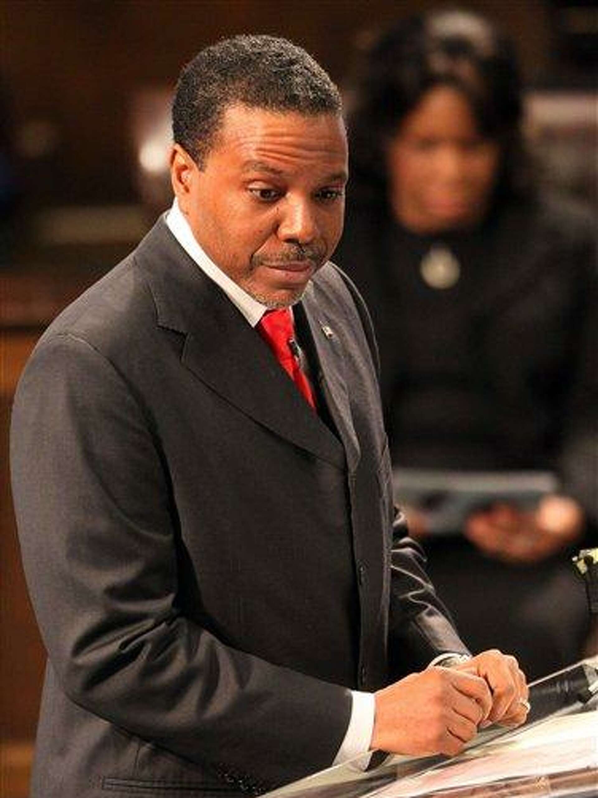 Megachurch pastor Creflo Dollar denies punching, choking daughter