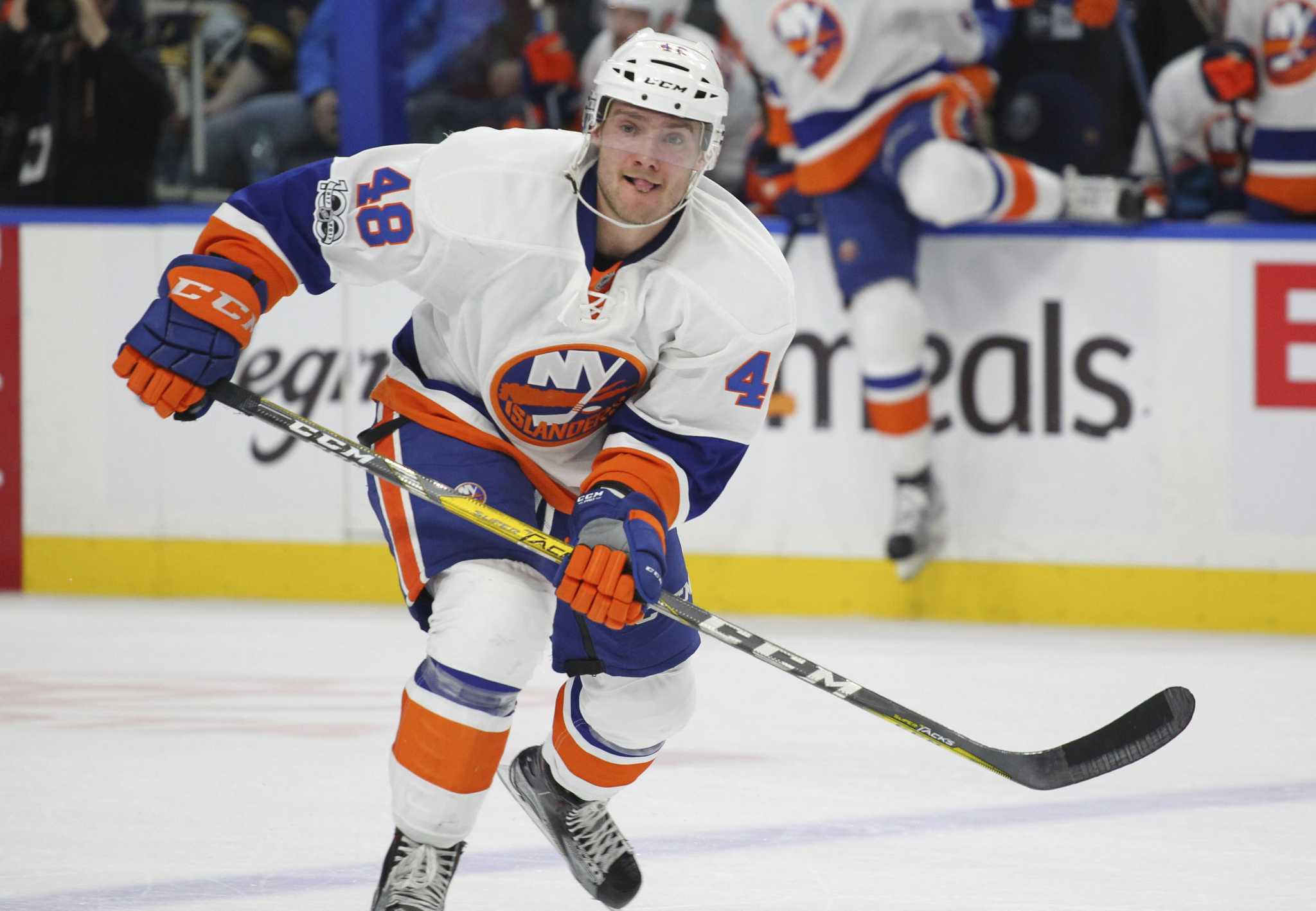 Connor Jones re-signs with Islanders