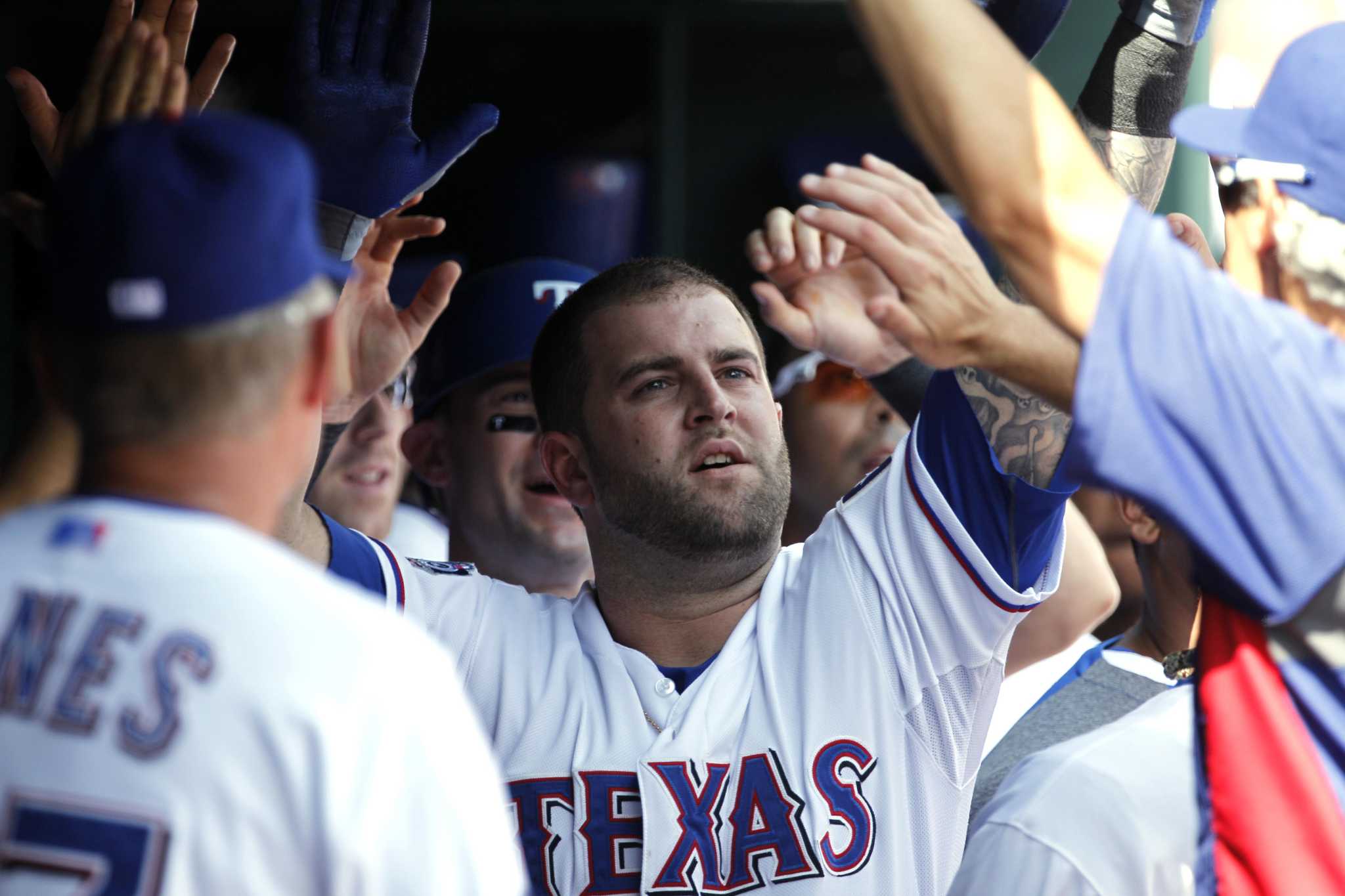 RED SOX: Mike Napoli agrees to three-year deal with Red Sox