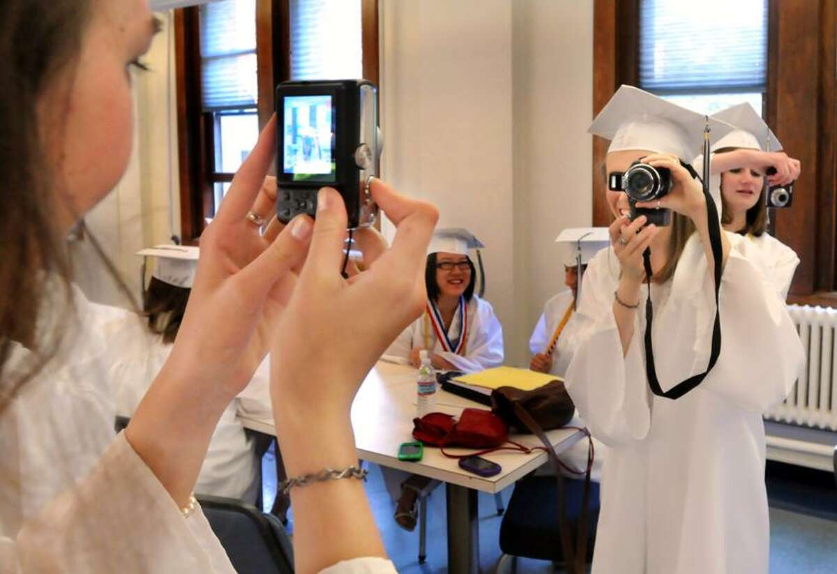 Lauralton Hall mansion opened to 108 graduates